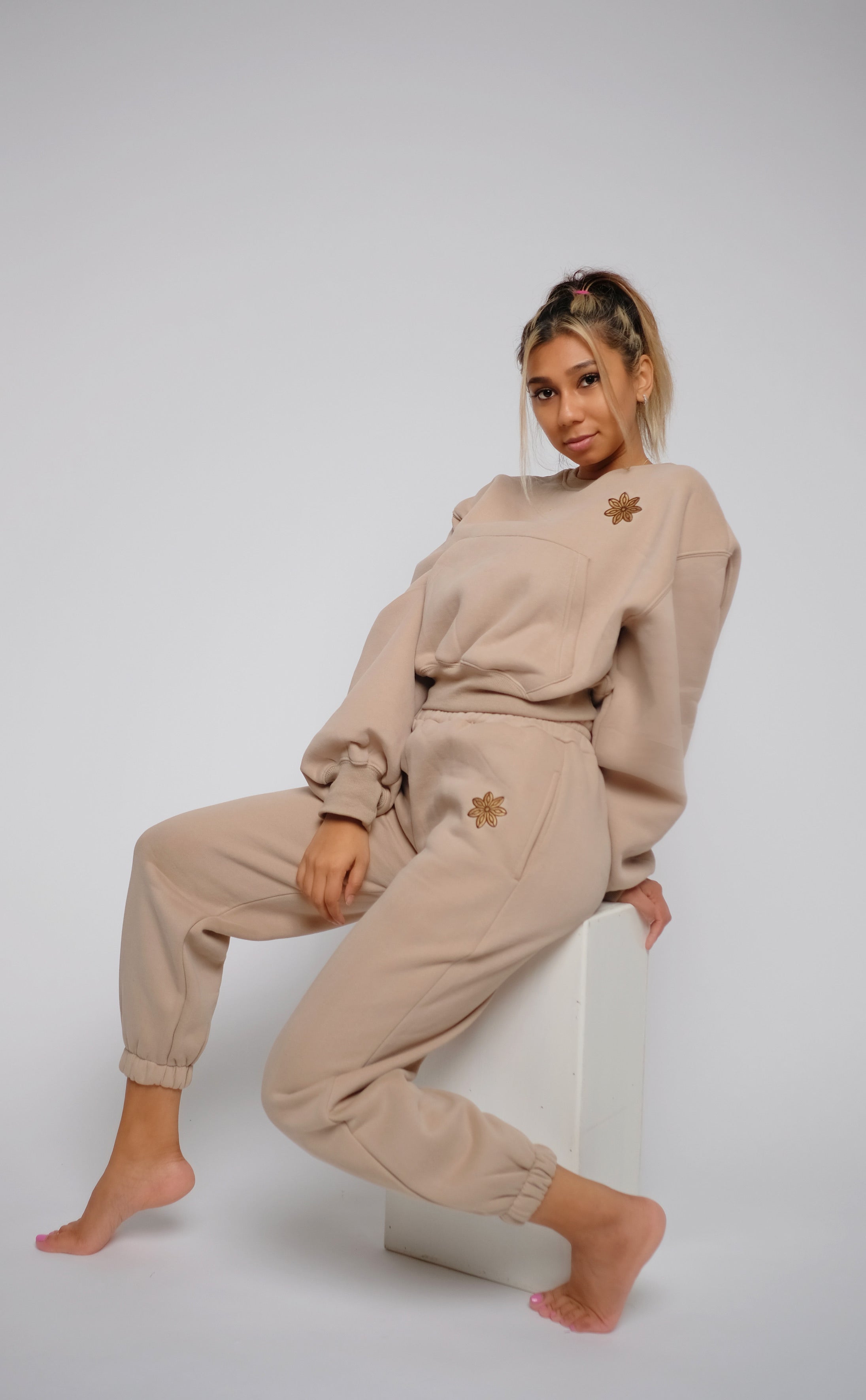 Creme de la creme BrickCity oversized crewneck – Jhan Leisure